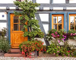 Denkmalschutztür in Fachwerkgebäude