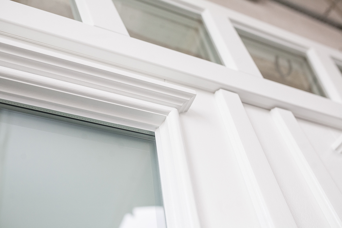 Holzhaustür in Opalweiß mit Einsatzfüllung