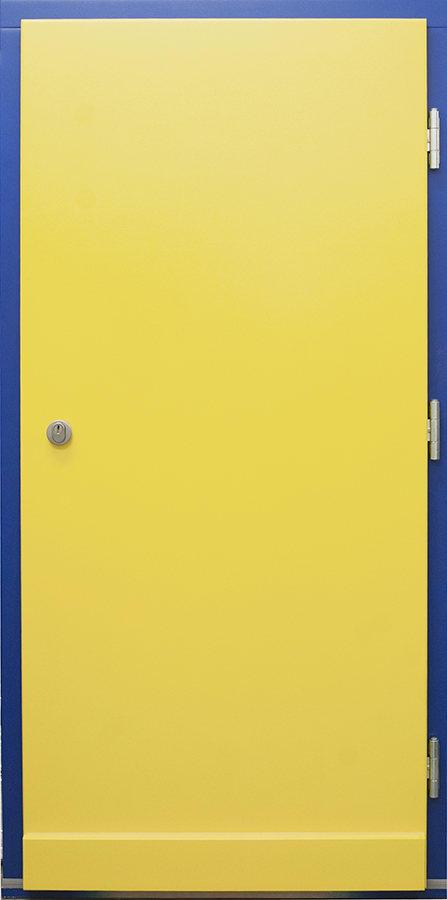 Gelbe Haustür aus Holz mit glattem Türblatt und Rosette