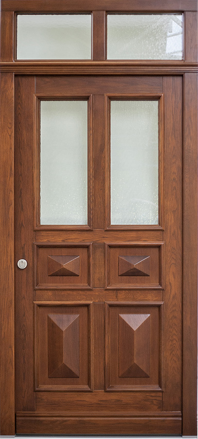 Holzhaustür mit Rosette, Zierprofilen und Oberlicht