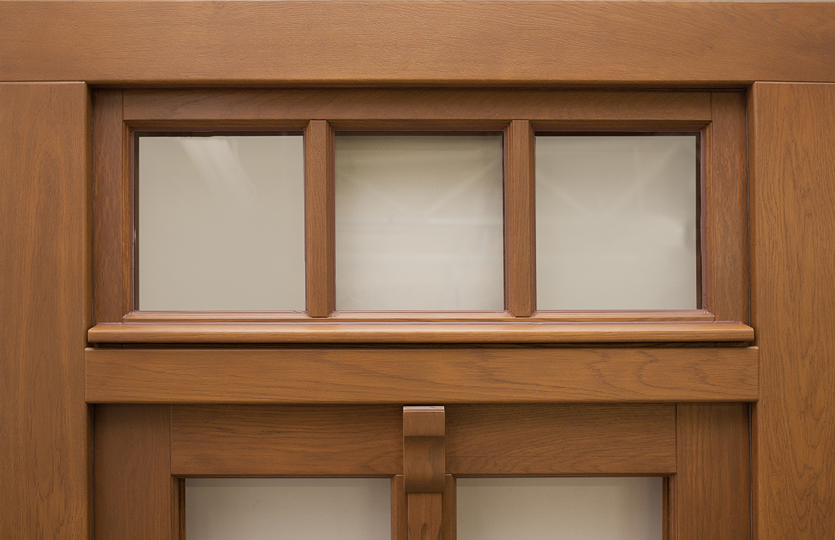 Holzhaustür mit Oberlicht